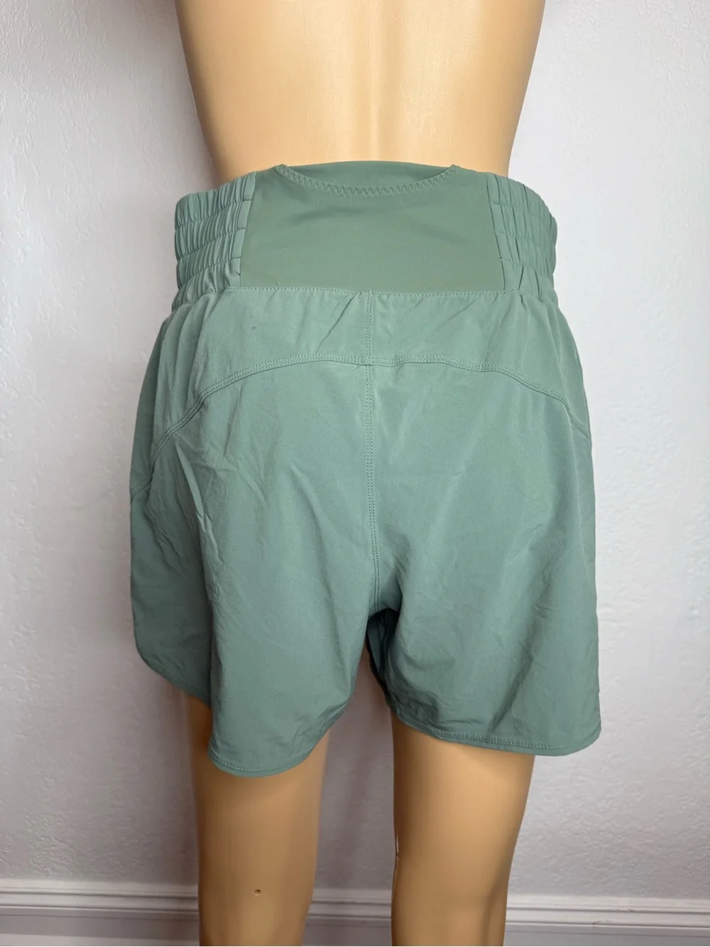 Outdoor Voices Womens Lightspeed 4” Shorts In Laurel Green Size Large - Picture 2 of 9